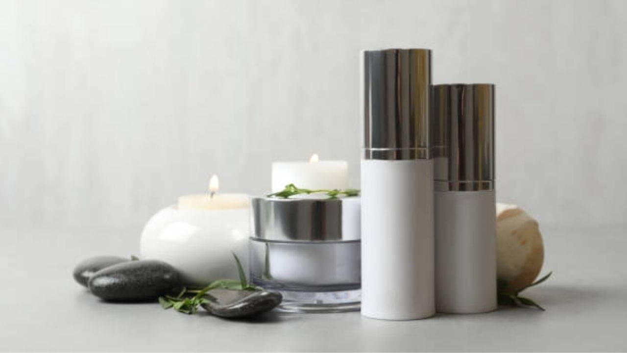 Moisturizer vs Body Lotion: ত্বকের যত্ন নিন! ময়েশ্চারাইজ়ার নাকি বডি লোশন, ঔজ্জ্বলতার শ্রেষ্ঠ দাওয়াই কোনটি জানেন?