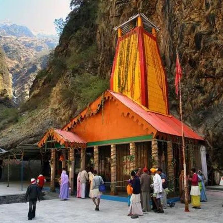 Yamunotri: Yamunotri is located at the source of the river Jamuna.  According to the Puranas, Yamraj's sister was Jamuna.  During Vaifonta, Yamraj promised his sister that the person who would bathe in the river Jamuna would never have to go to Yamlo.  He will be saved.  This is why Goddess Jamuna is worshiped in this place.