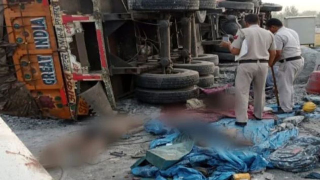 Haryana Road Accident: রাস্তাজুড়ে চাপ চাপ রক্ত, উল্টে পড়ে রয়েছে ট্রাক, রাস্তার ধারে ঘুমনোই কাল হল শ্রমিকদের...