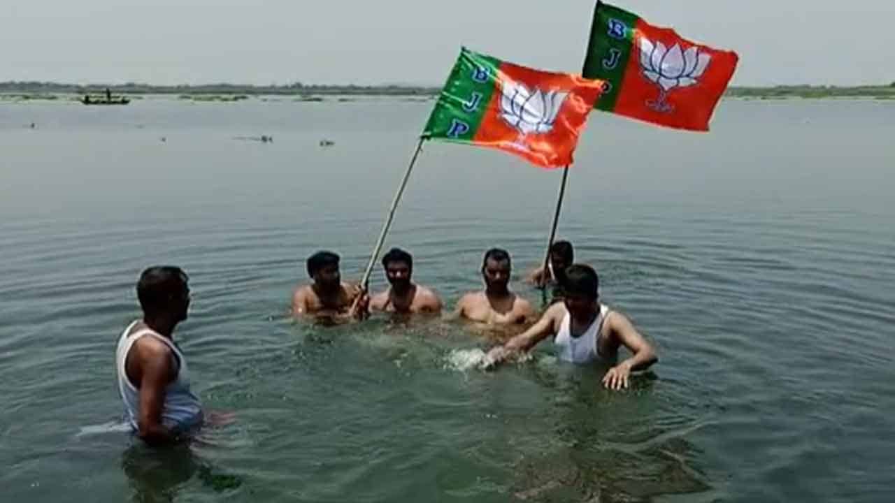 BJPs Shaheed Tarpan: নিহত কর্মীদের শ্রদ্ধা জানাতে দামোদরে তর্পণ বিজেপি বিধায়কের