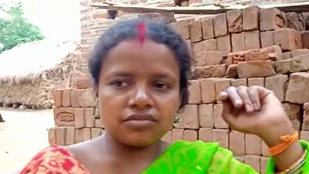 VIDEO STORY: বিধায়কের গ্রামেই ঢোকে না অ্যাম্বুলেন্স, রাজনীতির আকচাআকচিতে বঞ্চিত কিছু সাধারণ মানুষ, রইল ভিডিয়ো