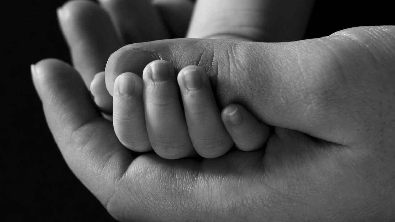 Child Birth: সে দিন যা ঘটেছিল, আর চাপা রাখা গেল না, সন্তানের জন্ম দিল ১৫ বছরের কিশোরী