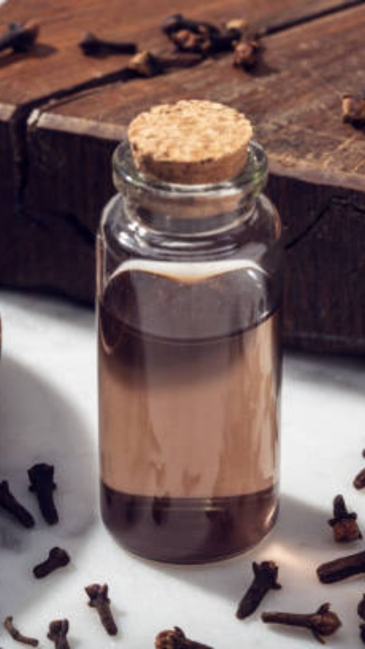 Know the benefits of using Clove essential oil