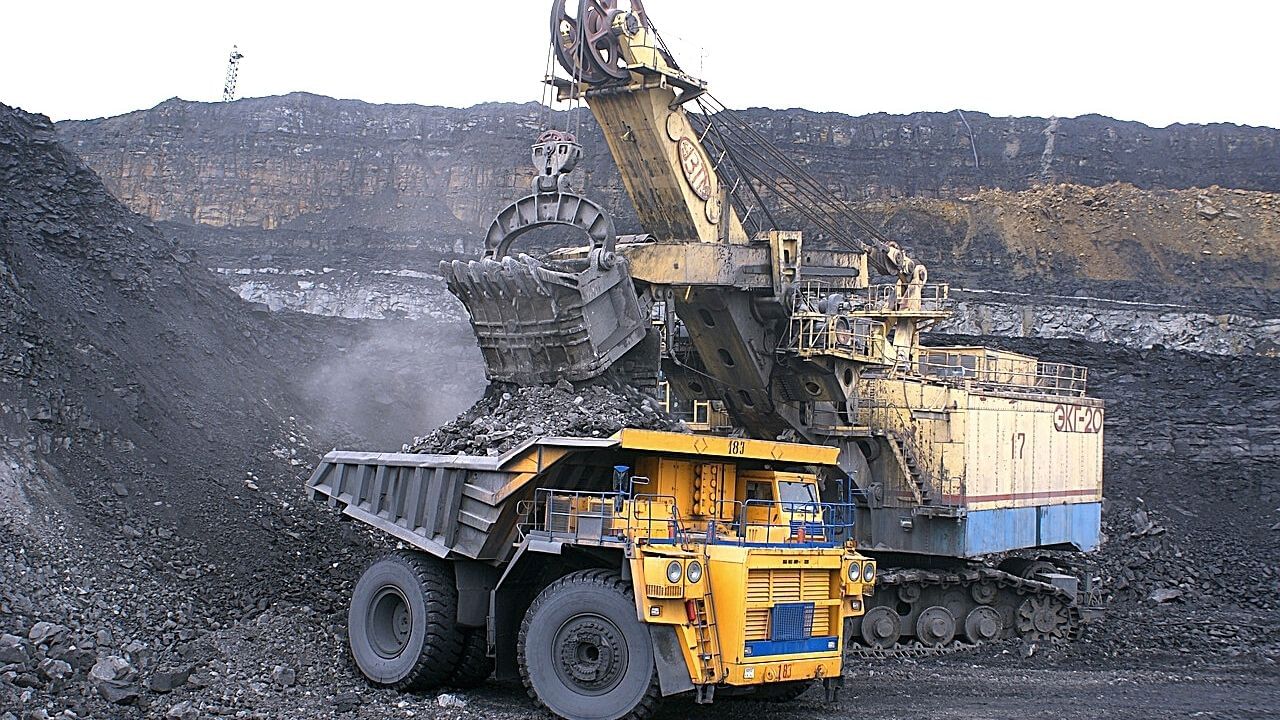 Coal India to Export Fuel: ভাঁড়ার প্রায় ফাঁকা, কয়লা সঙ্কট মেটাতে বড় সিদ্ধান্ত নিল কোল ইন্ডিয়া