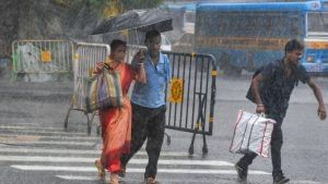 Cyclone Asani Update: বাংলা না অন্ধ্র, কোন দিকে যাচ্ছে অশনি? জারি লাল সতর্কতা