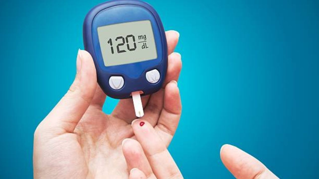 Diabetes: চড়চড়িয়ে বেড়ে যাচ্ছে সুগার? রক্তে শর্করাকে নিয়ন্ত্রণে রাখুন মাত্র দুটি উপায়ে