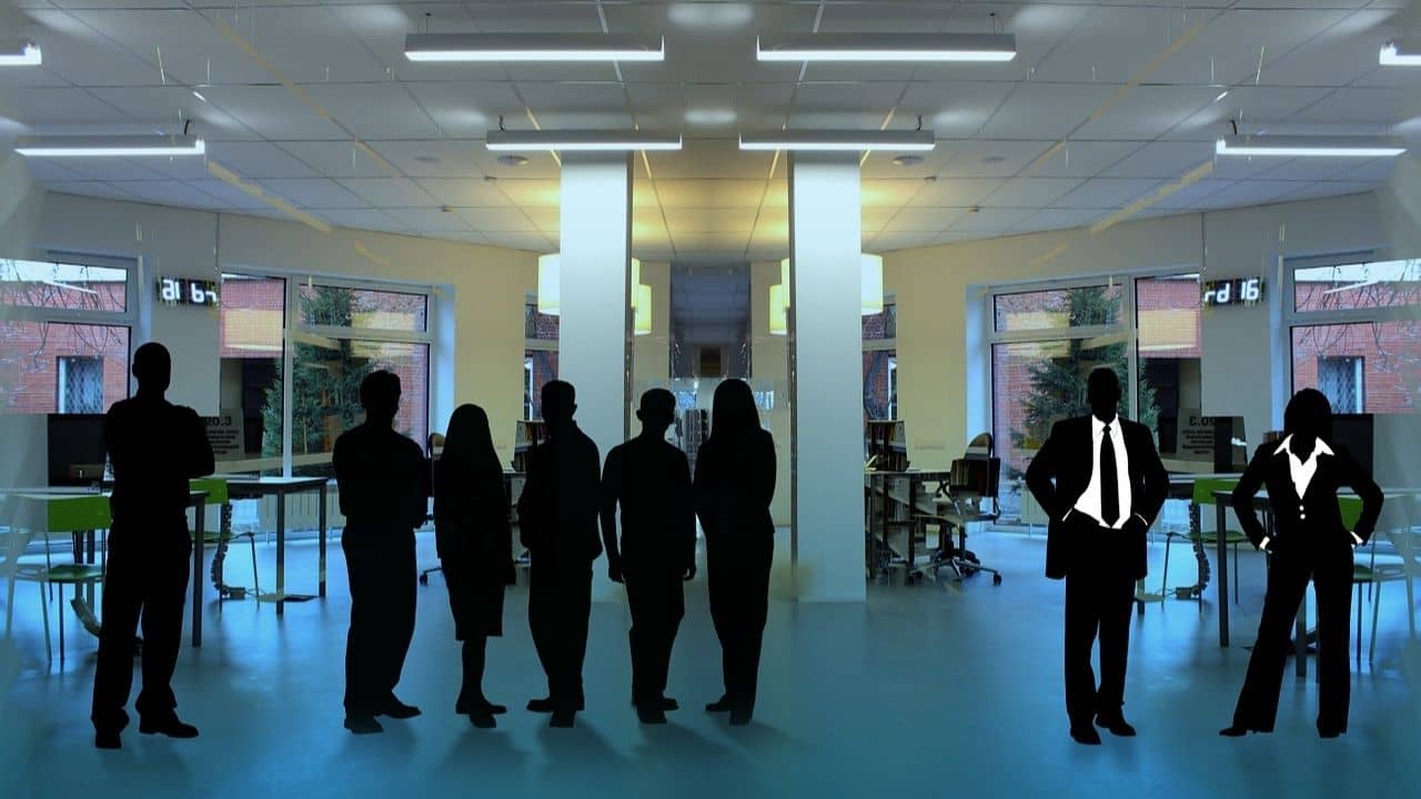 Mass Resignation: একটা ইমেইল, তারপরই ইস্তফা দিলেন নামী সংস্থার ৮০০-রও বেশি কর্মচারী! কী কারণে জানেন?