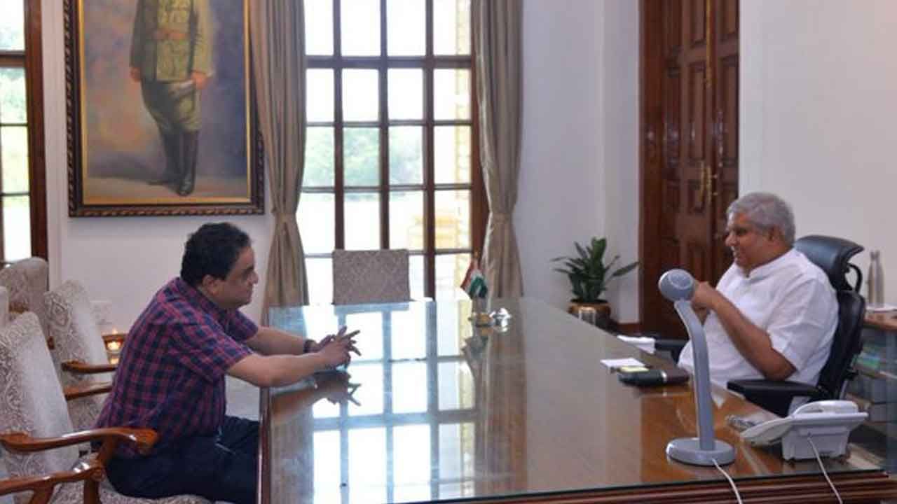 Jagdeep Dhankhar Bratya Basu Meet: হঠাৎই রাজভবনে ব্রাত্য বসু, শিক্ষামন্ত্রী-রাজ্যপাল সাক্ষাতে উঠছে নানা প্রশ্ন