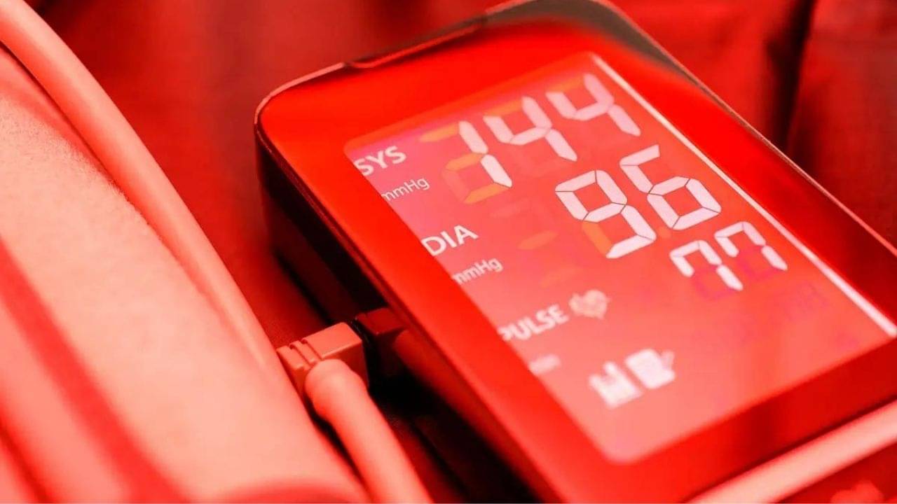 High Blood Pressure: নখ, ত্বক, চুলে এই ধরনের পরিবর্তন দেখছেন? আপনিও উচ্চ রক্তচাপের সমস্যায় ভুগছেন না তো?