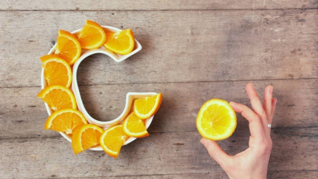 Vitamin C: সুস্বাস্থ্য বজায় রাখতে শরীরে কতটা বেশি পরিমাণে ভিটামিন সি দরকার?