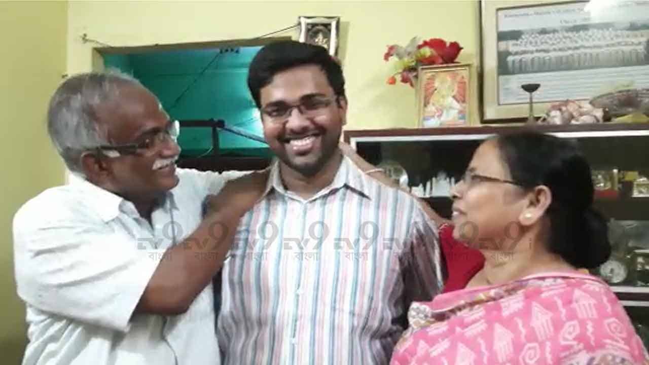 বিলেতে পড়েও দেশের টানেই ঘরে ফেরা, UPSCতে ৯৪ র্যাঙ্ক মেদিনীপুরের ইন্দ্রাশিসের