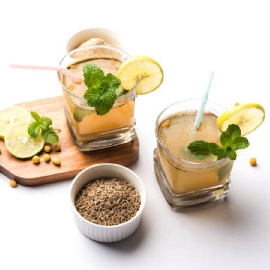 আপনি যদি পিসিওডি বা থাইরয়েডের সমস্যায় ভুগে থাকেন তাহলে রাতে ঘুমোনোর আগে এক গ্লাস জলে কিছু জিরে ভিজিয়ে রাখুন। সকালে উঠে সেই জল ছেঁকে খালি পেটে পান করুন। এতে শরীরের হরমোনের ভারসাম্য বজায় থাকবে। এর পাশাপাশি আপনার হজমশক্তির বৃদ্ধি পাবে এবং ওজন কমবে। 