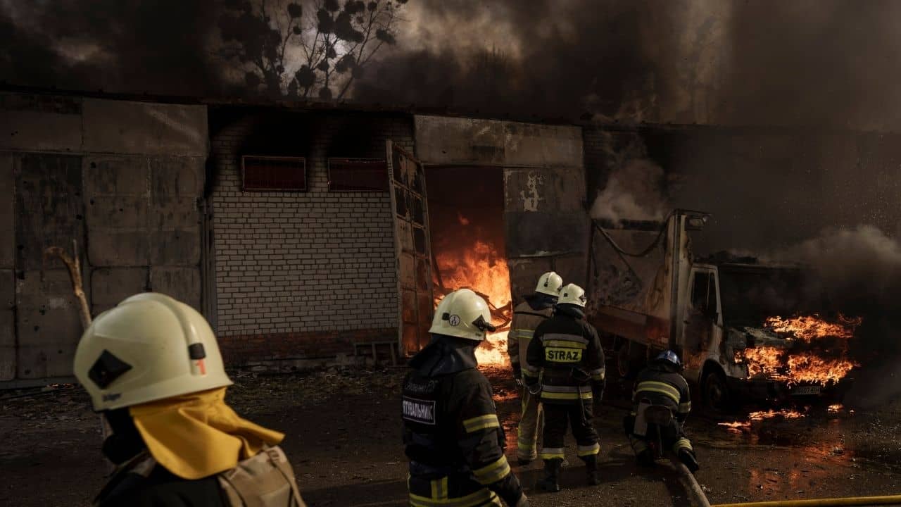 Russias Missile Attack in Ukraine: সেনা প্রত্যাহার করতেই শুরু হল গোলাবর্ষণ! ইউক্রেনে এবার অন্য চাল রুশ সেনার?