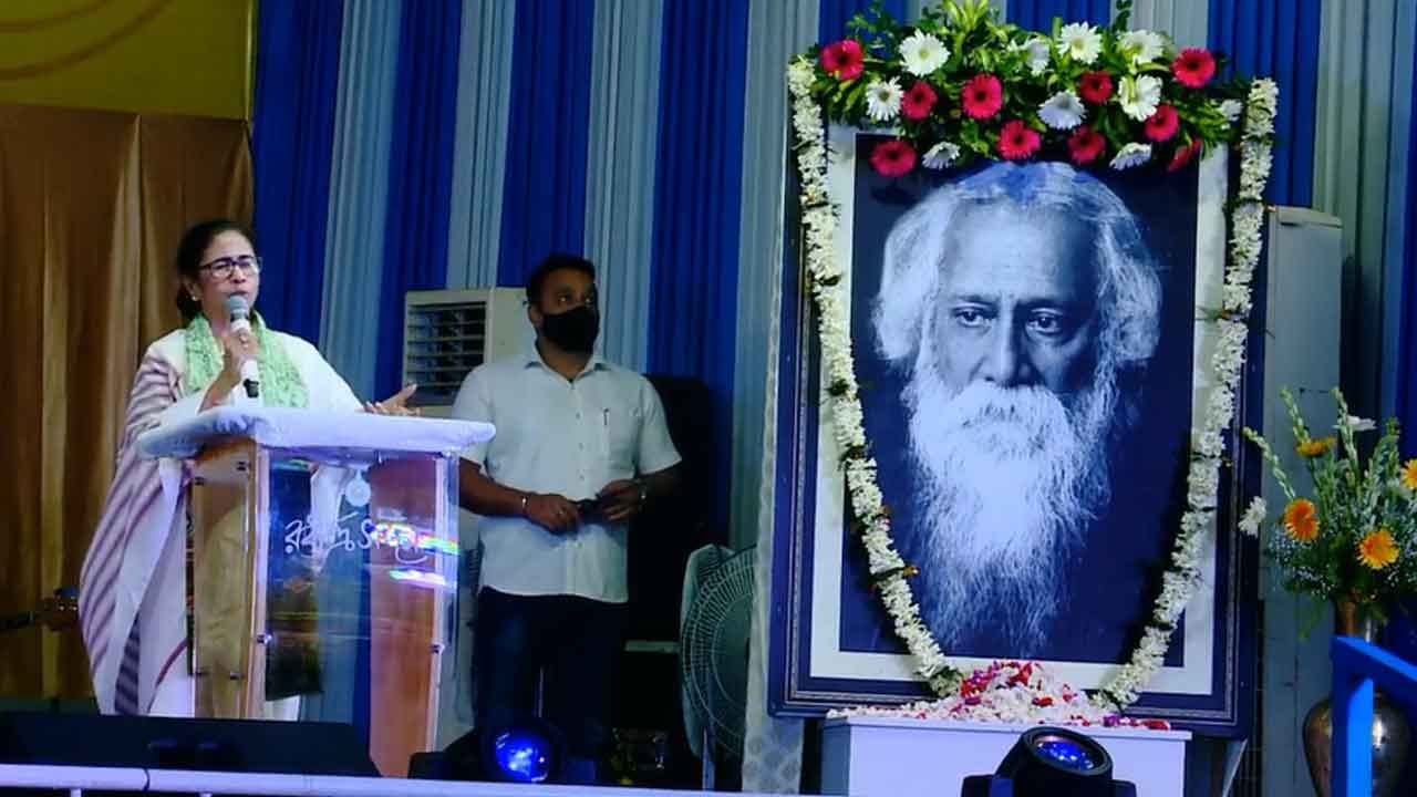 CM Mamata Banerjee: শত কাজের মধ্যেও মমতার 'নিরলস সাহিত্য সাধনা', কবিতা লিখে বাংলা আকাদেমির পুরস্কার পেলেন মুখ্যমন্ত্রী