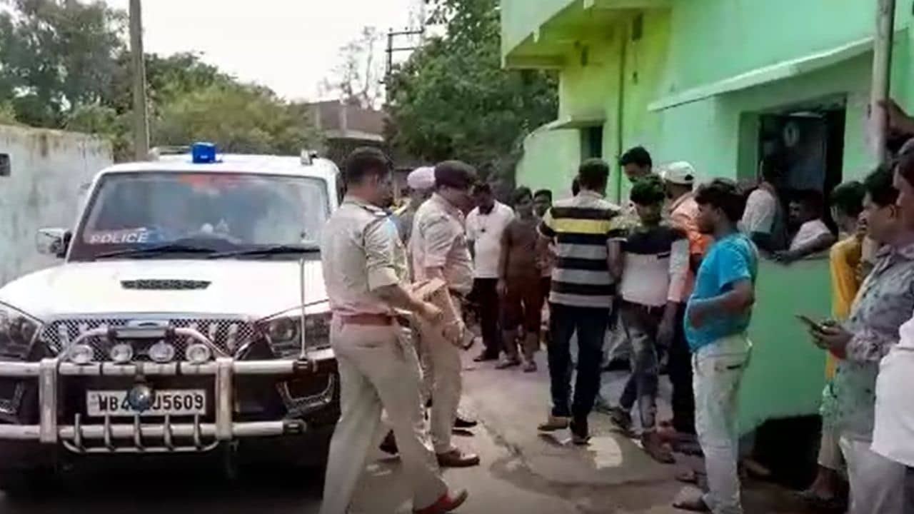 Man Shot Dead : ভাইয়ের সঙ্গে ঝগড়ার সময় বন্দুক নিয়ে তেড়ে এল দাদা, কান্নার রোল পরিবারে