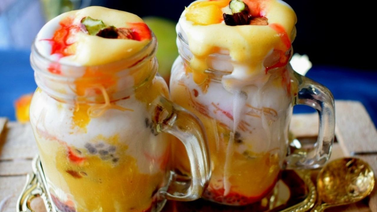 Homemade Mango Falooda: তপ্তদিনে প্রাণ জুড়াতে অতিথিকে পরিবেশন করুন মজাদার ও সুস্বাদু ম্যাঙ্গো ফালুদা!