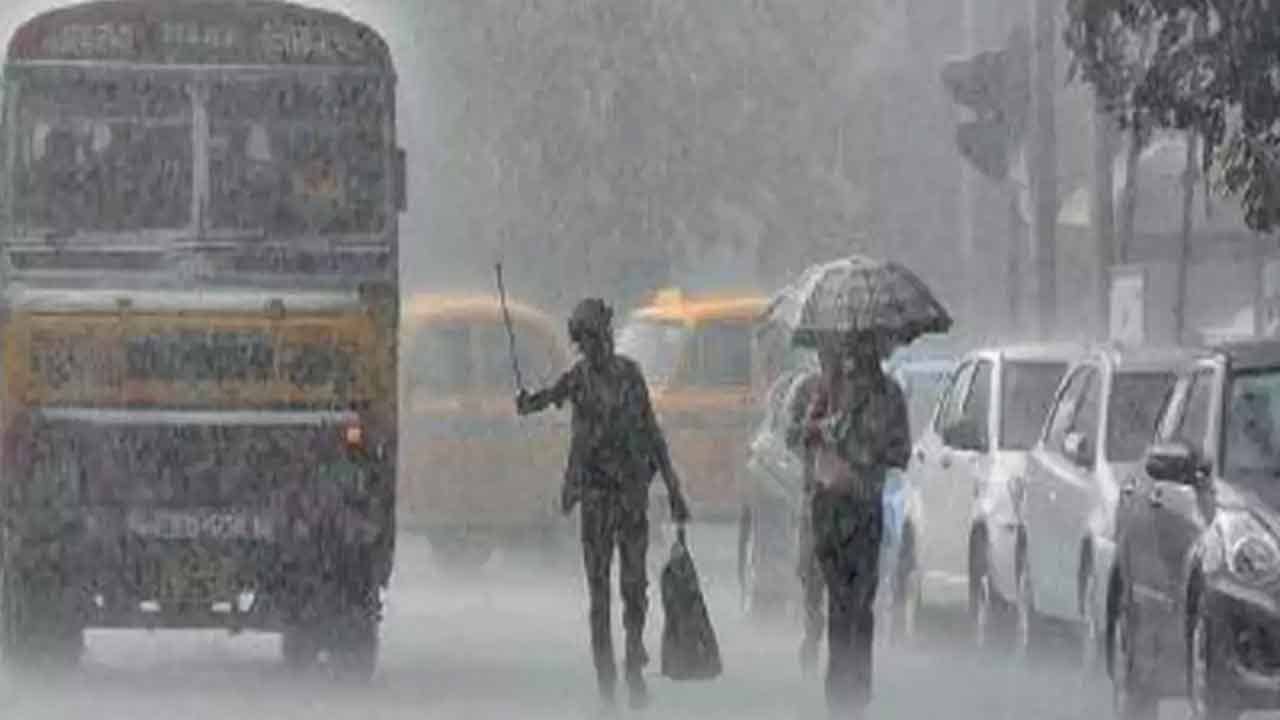 Monsoon Forecast 2022: দুদিনেই বাংলায় ঢুকছে বর্ষা, কোন কোন জেলা ভাসতে চলেছে, জানিয়ে দিল হাওয়া অফিস