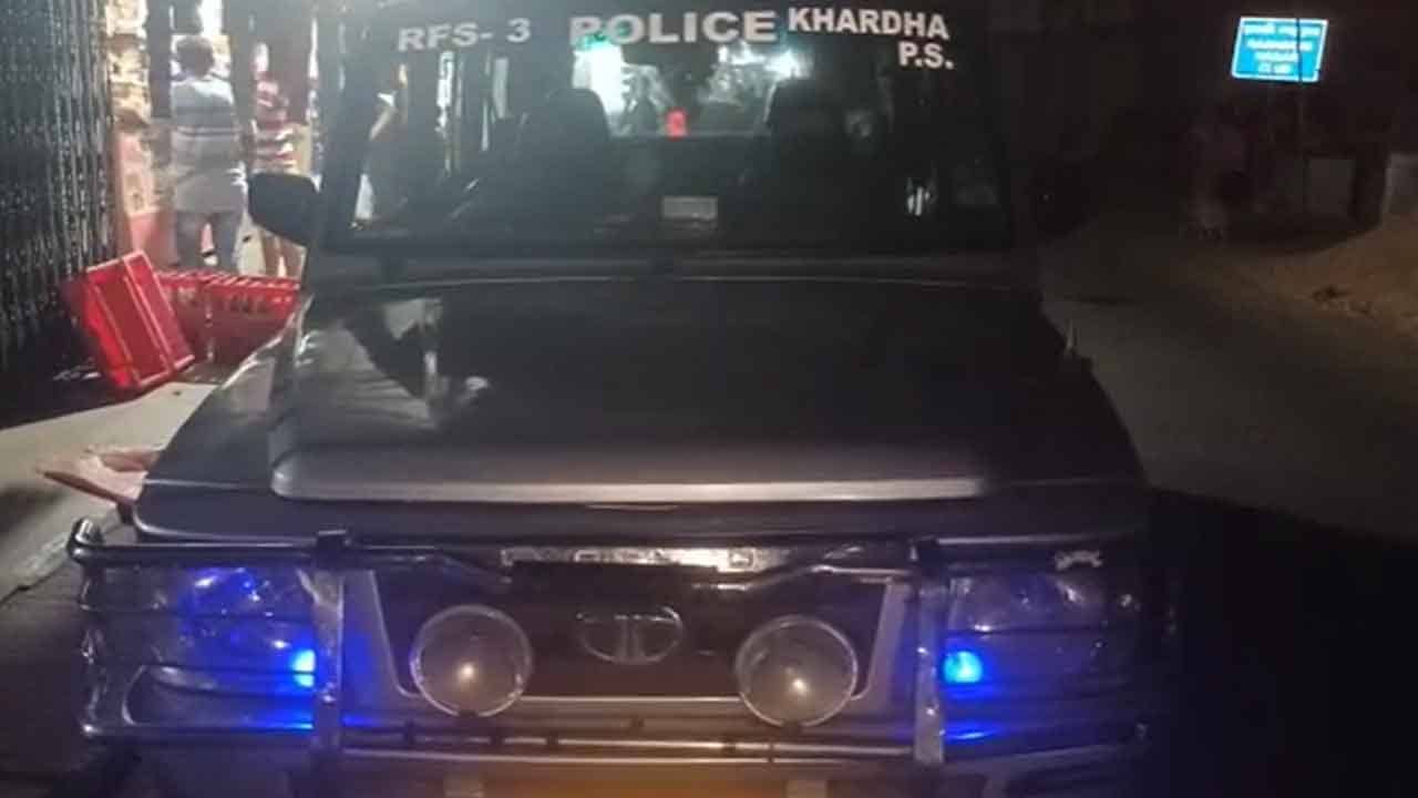 North 24 Parganas Drug Smuggling: মাঝরাতে ভ্যানটা এসে দাঁড়ায় পাড়ার সজ্জন ব্যক্তির বাড়ির সামনে, ওষুধ ব্যবসায়ীর কীর্তিতে চোখ কপালে পড়শিদের