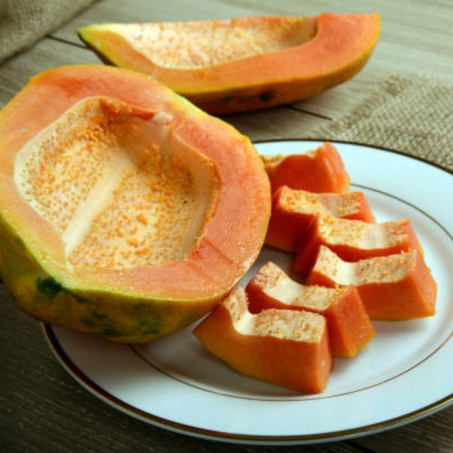 ব্রেকফাস্টে পাকা পেঁপে খান। কোলেস্টেরলের মাত্রা নিয়ন্ত্রণে থাকবে। তাছাড়া এই ফলের মধ্যে অনেক কম ক্যালোরি রয়েছে। সুতরাং ওজন কমাতে চাইলে আজ থেকেই এই ফল খাওয়া শুরু করুন।