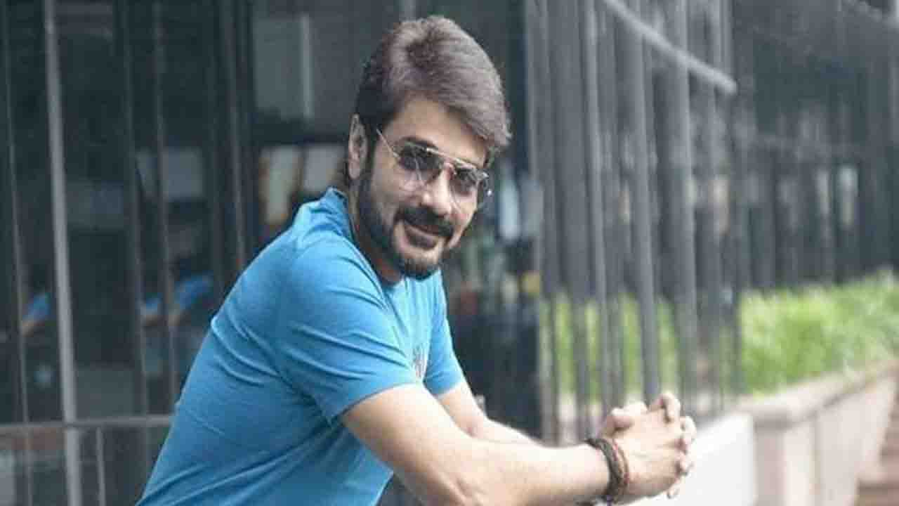 Prosenjit Chatterjee: 'সেই তুমি রোম্যান্টিকই রয়ে গেলে', প্রসেনজিৎকে স্যান্ডো গেঞ্জিতে সাইকেল চালাতে দেখে বললেন কে?