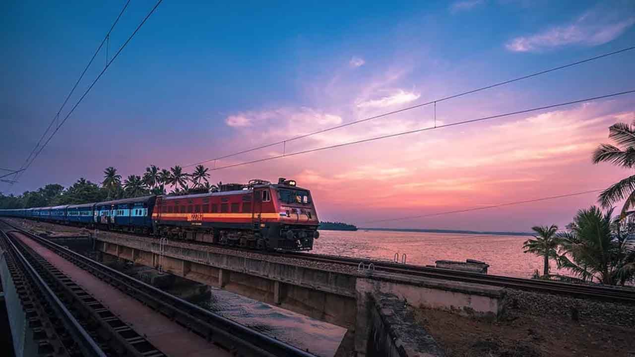 Indian Railway: এত সস্তায় দক্ষিণ ভারত ঘুরিয়ে দেখাবে ভারতীয় রেল? জানলে আশ্চর্য হবেন