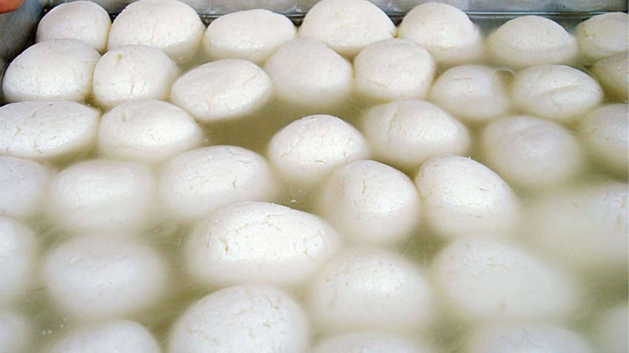 Bihar Rail Protest: বাতিল ১০০-রও বেশি ট্রেন, ৪০ ঘণ্টা ধরে বন্ধ রইল রেল চলাচল, নেপথ্যে রসগোল্লা!