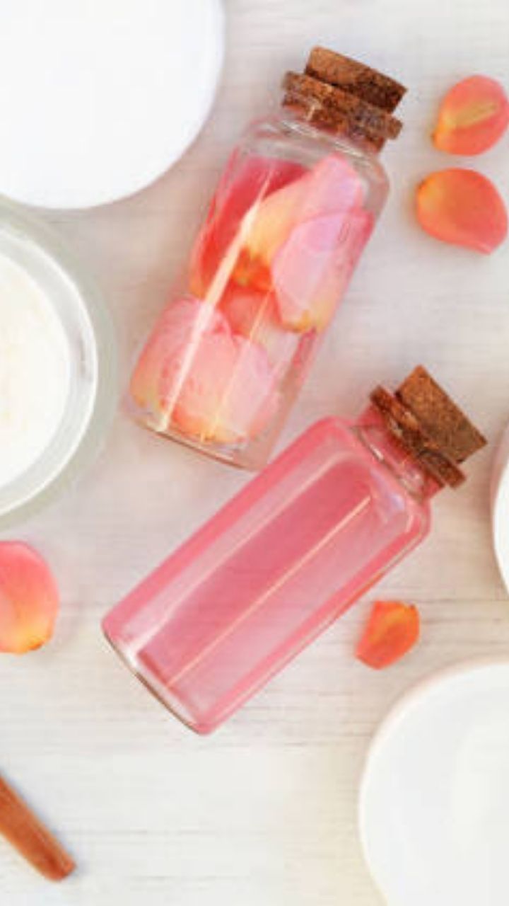 How to use rose water to get rid of dandruff
