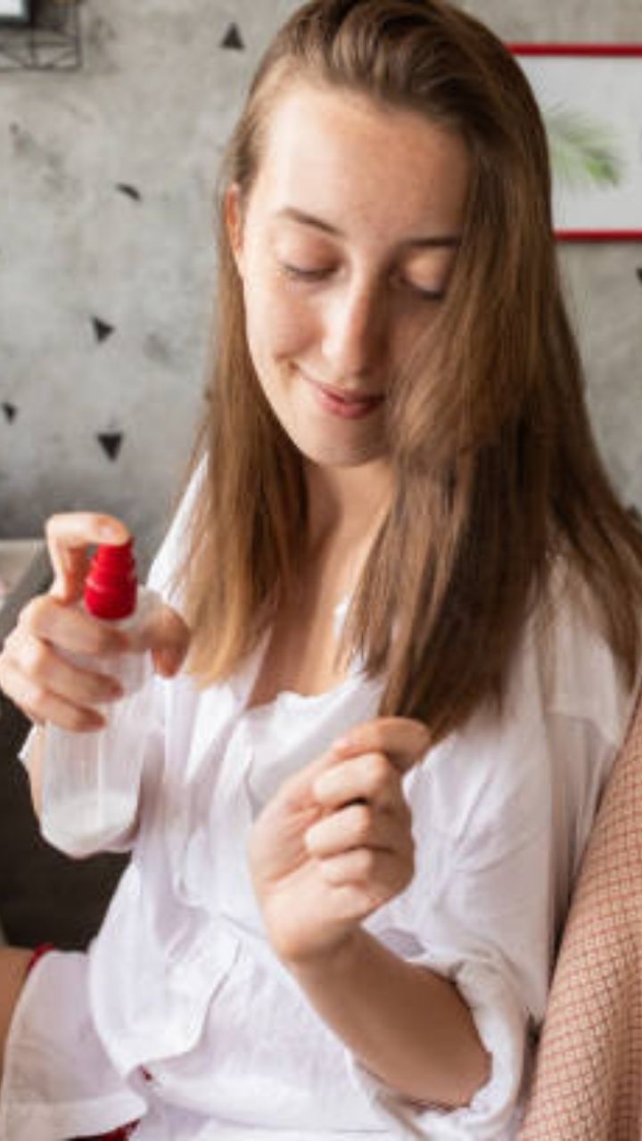How to use rose water to get rid of dandruff