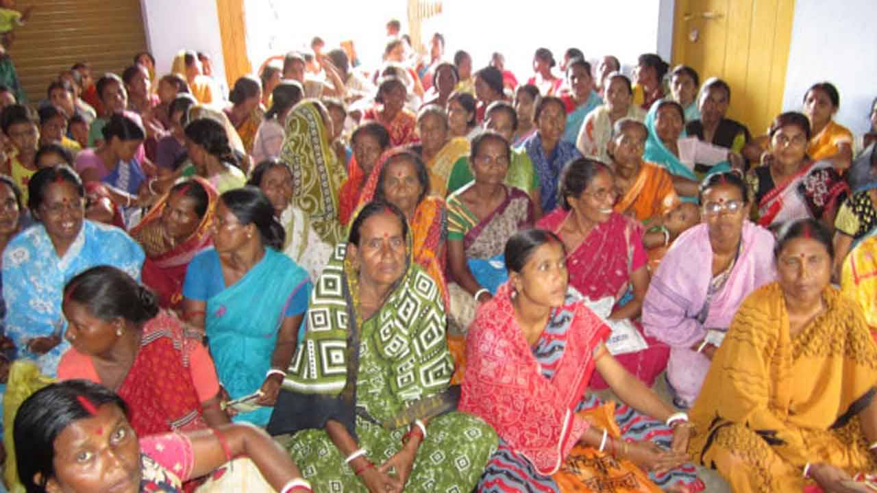 Self Help Group: স্বনির্ভর গোষ্ঠীর সংখ্যা বাড়াতে এবার জেলায় জেলায় বেঁধে দেওয়া হচ্ছে টার্গেট