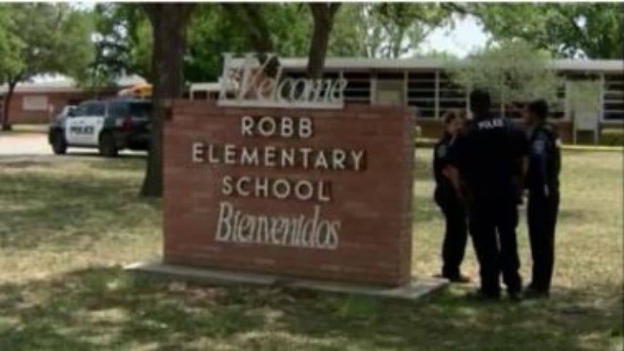 US Gunman Attack: স্কুলে তখন হাজির ৬০০ পড়ুয়া, হঠাৎ কিশোরের ব্যাগ থেকে বেরল বন্দুক, নিমেষে গুলিতে ঝাঁঝরা ২১