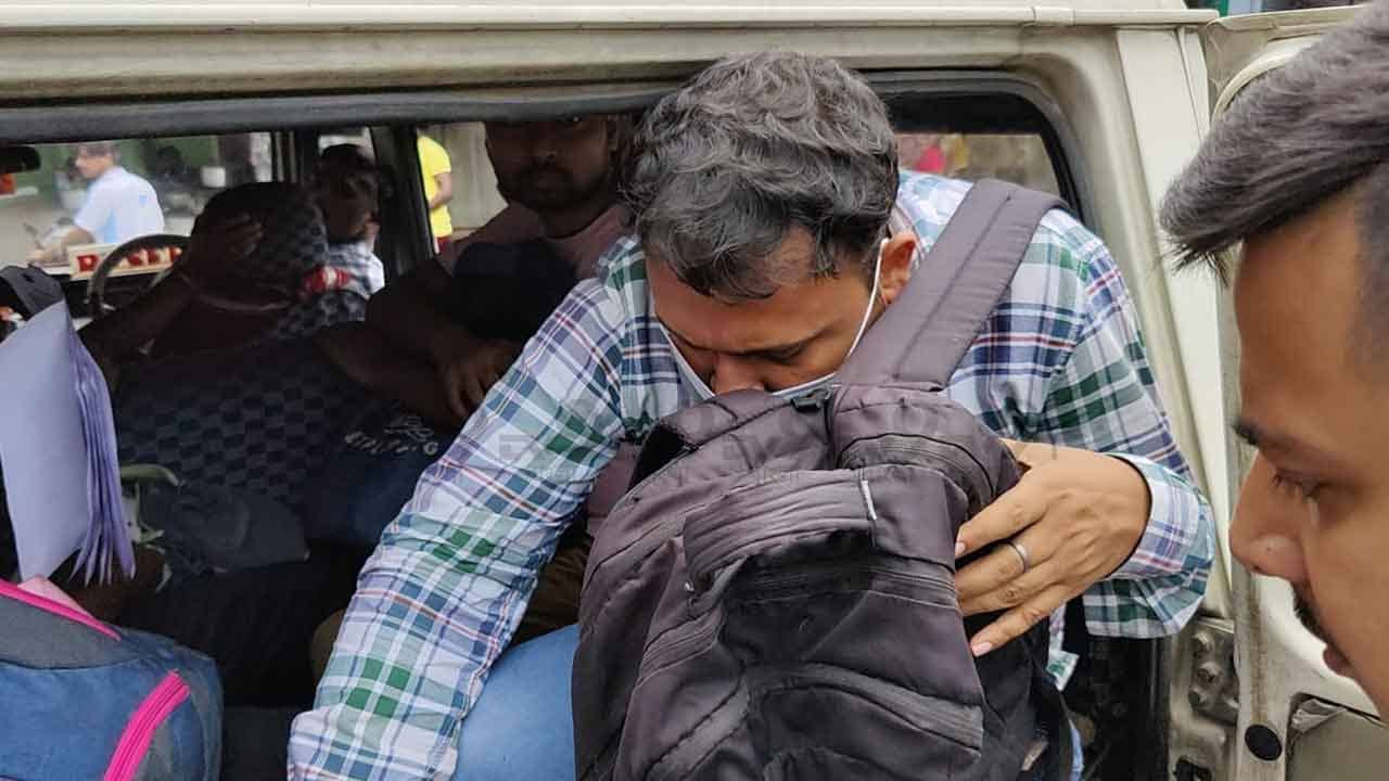 Police Constable: পুলিশ হবেন, অন্যের জুয়াচুরি ধরবেন! অথচ তাঁদের হয়ে পরীক্ষায় বসলেন ভুয়ো পরীক্ষার্থী