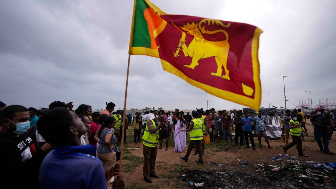 Sri Lanka Crisis: পুড়ছে দেশ, 'পিঠ বাঁচাতে' ভারতে পালিয়ে এসেছেন রাজাপক্ষ পরিবার?