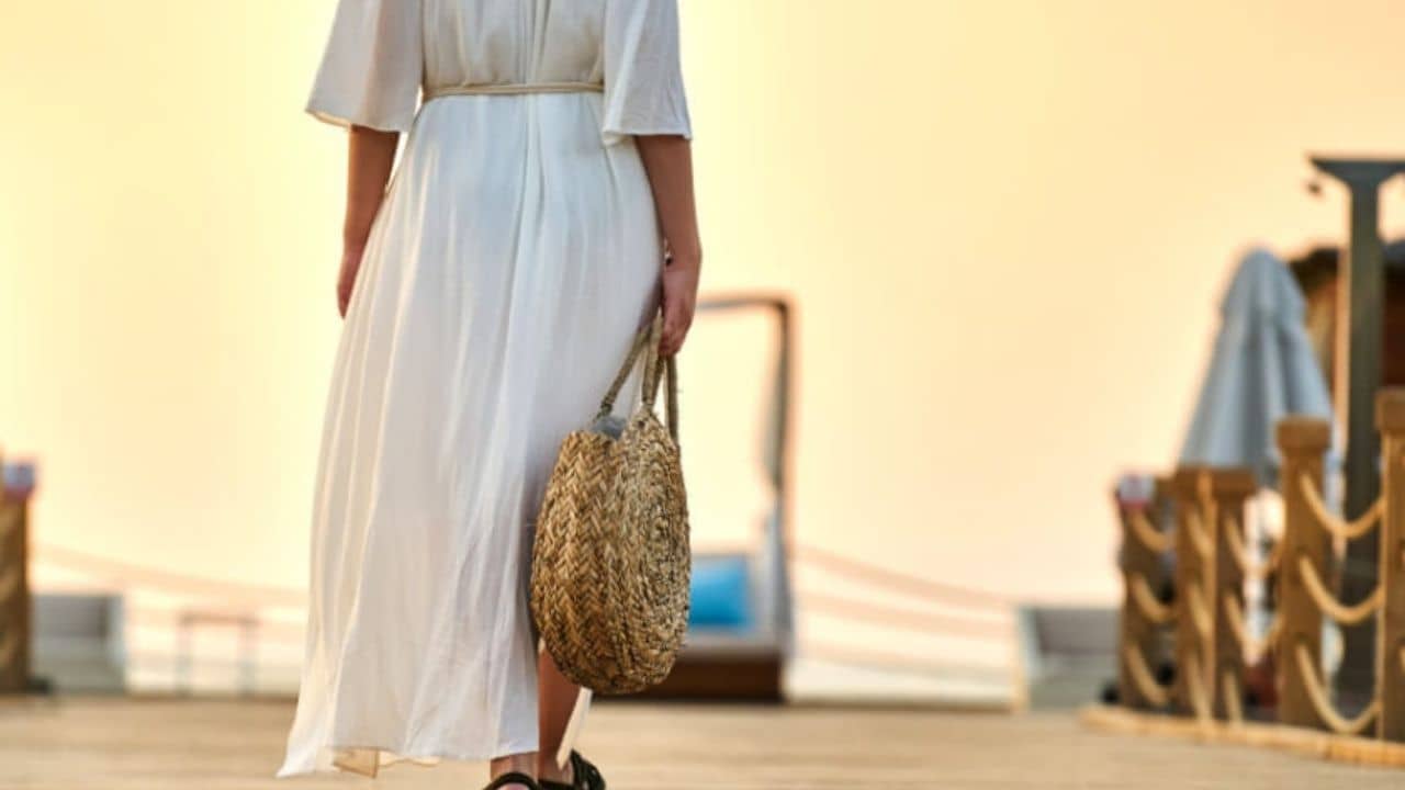 Summer Outfit: ওয়্যারড্রোব খুললেই বাতাস ঠাসা পোশাক! গরমে সংগ্রহ করেছেন তো?