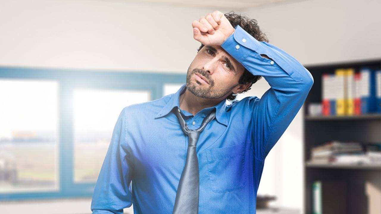 Sweat Marks: ভ্যাপসা গরমে জামায় জেদি হলুদ দাগে নাজেহাল? এগুলি করলে আর হবে না