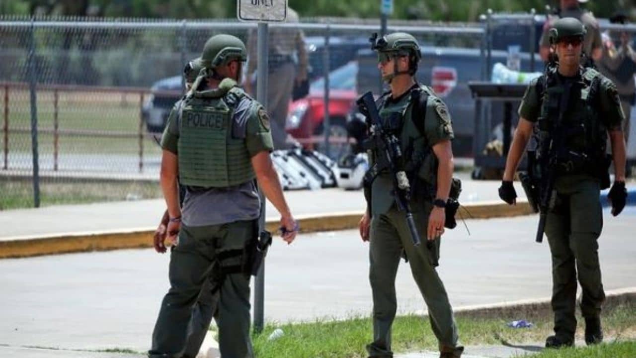 Texas gunman Attack: পিঠে স্কুলব্যাগ, হাতে বন্দুক! সকালেই ভয়ঙ্কর অভিজ্ঞতার মুখে পড়ুয়ারা