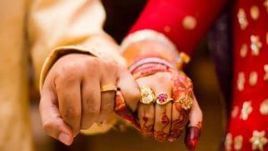 IT Company hike salary for marriage: বিয়ে করলেই বাড়ে বেতন,  এ বার কর্মীদের জন্য 'ঘটকালি'ও করবে ভারতীয় এই সংস্থা