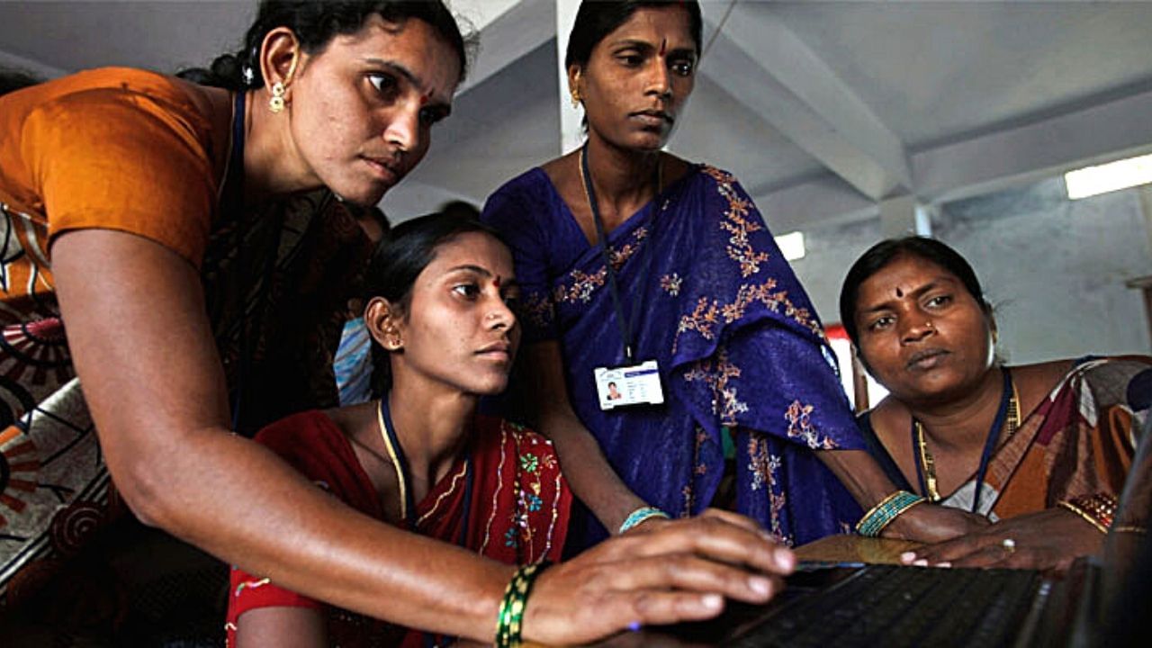 UP Govt's Rule for Working Women: যোগীরাজ্যে নয়া নিয়ম, সন্ধে ৭টার পর বিনা অনুমতিতে কাজ করানো যাবে না মহিলাদের