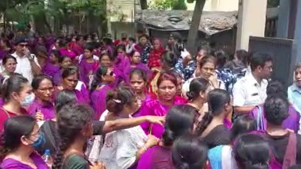 ASHA Workers : 'বুঝুন কত ধানে কত চাল', এক মাস কাজ বন্ধের হুঁশিয়ারি আশা কর্মীদের