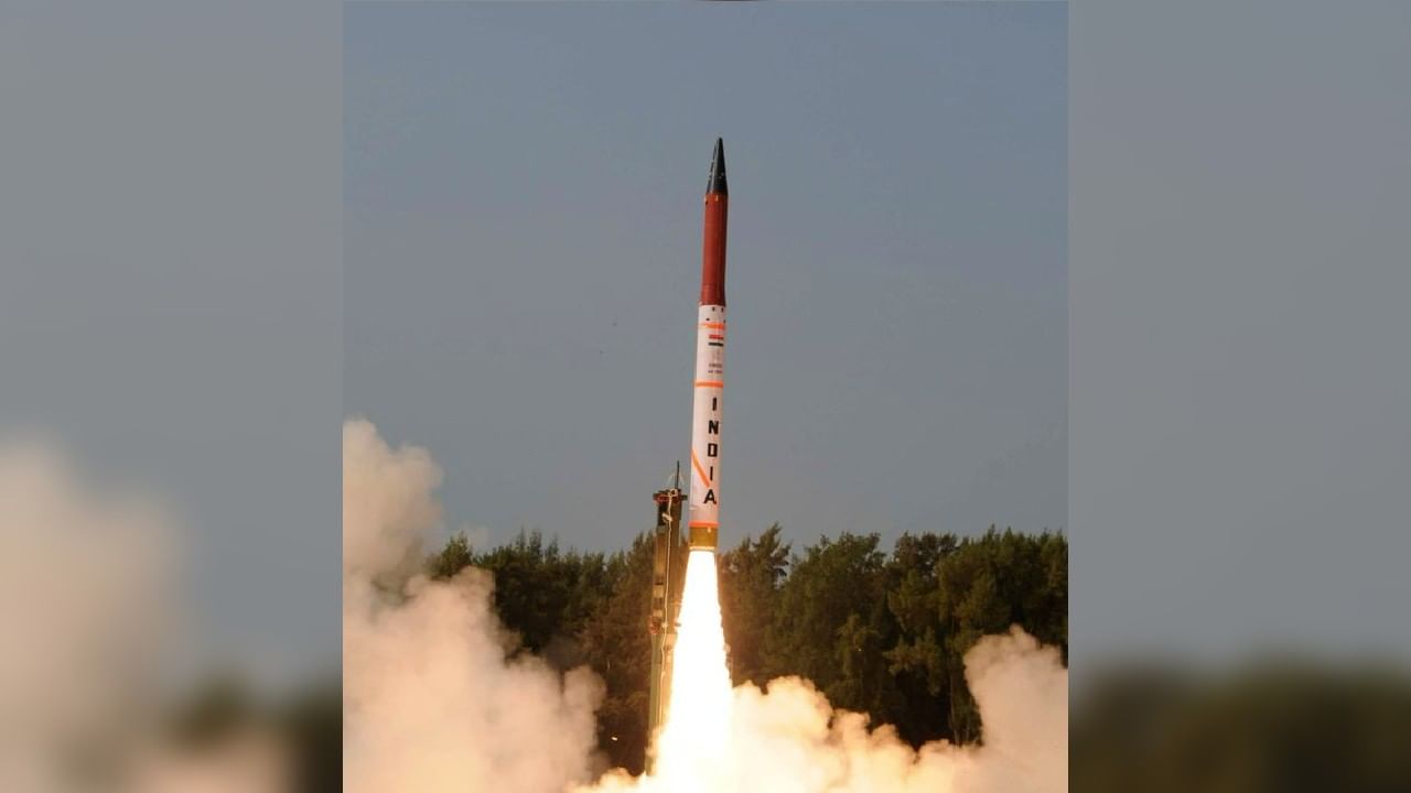 Agni-IV Missile: আঘাত হানতে পারে ৪০০০ কিমি দূরে, সফল ভারতের পারমাণবিক-সক্ষম অগ্নি-৪ ক্ষেপণাস্ত্রের পরীক্ষা