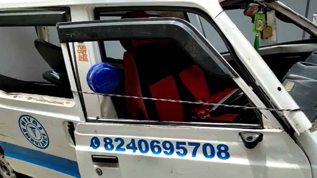 Kolkata Road Accident: উল্টো দিক থেকে বাস সজোরে এসে ধাক্কা মারল অ্যাম্বুলেন্সে, মর্মান্তিক পরিণতি রোগীর