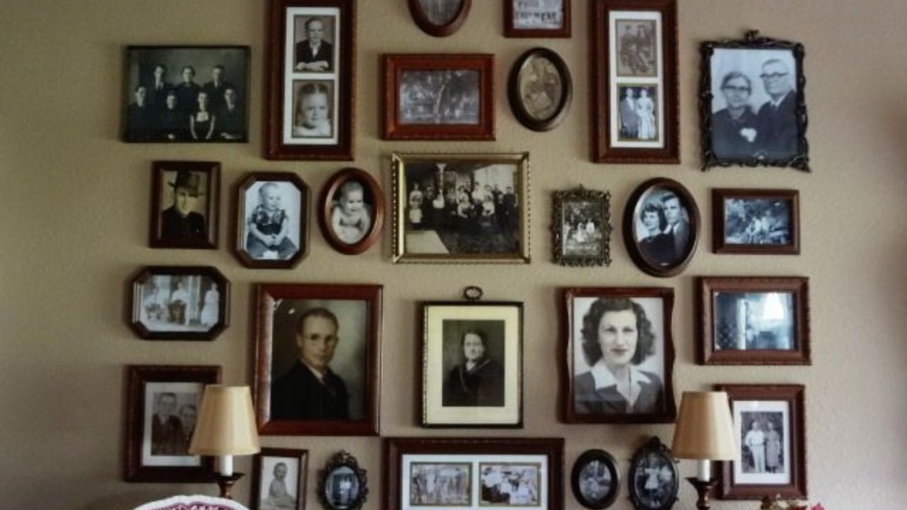 Vastu Tips বৈঠক খানায় পূর্বপুরুষদের ছবি রাখেন? কোনও ভুল করছেন না তো! Bengali News As Per