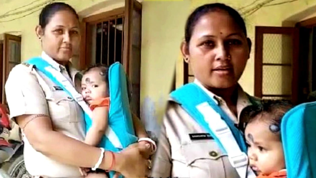 Assam woman police constable: বাবা সেনাবাহিনীতে তাতে কী, পুলিশ মা তো দশভূজা! জিতে নিলেন কোটি হৃদয় Assam woman police constable: বাবা সেনাবাহিনীতে তাতে কী, পুলিশ মা তো দশভূজা! জিতে নিলেন কোটি হৃদয়