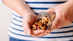 Soaked Nuts: ভেজানো বাদাম কেন স্বাস্থ্যের জন্য উপকারী? জানুন বিশেষজ্ঞের পরামর্শ…
