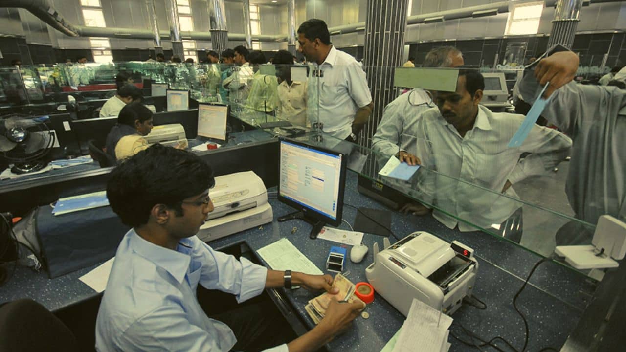 Bank Holiday: গুরুত্বপূর্ণ খবর! জুলাইতে ১৪ দিন বন্ধ থাকবে ব্যাঙ্ক, কবে কবে জেনে নিন...