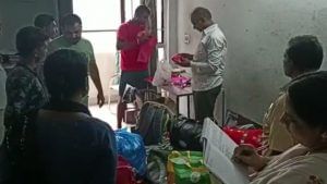 Durgapur Suicide: বাথরুম থেকে কিছু একটা দেখা যাচ্ছিল, কাছে যেতেই ছাত্রীকে 'অদ্ভুত অবস্থায়' দেখলেন সহপাঠীরা
