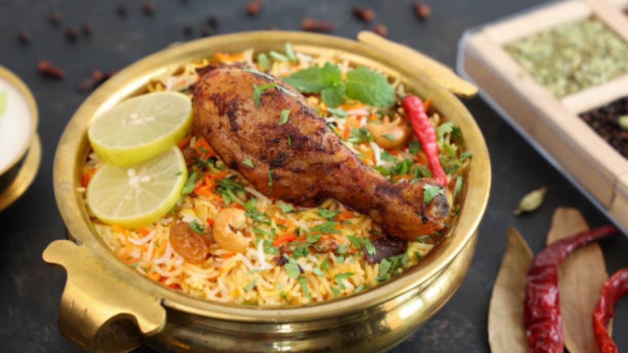 Oil Free Chicken Biryani: আজ বাবার দিন, শরীরের কথা ভেবে বানিয়ে নিন তেল ছাড়া বিরিয়ানি