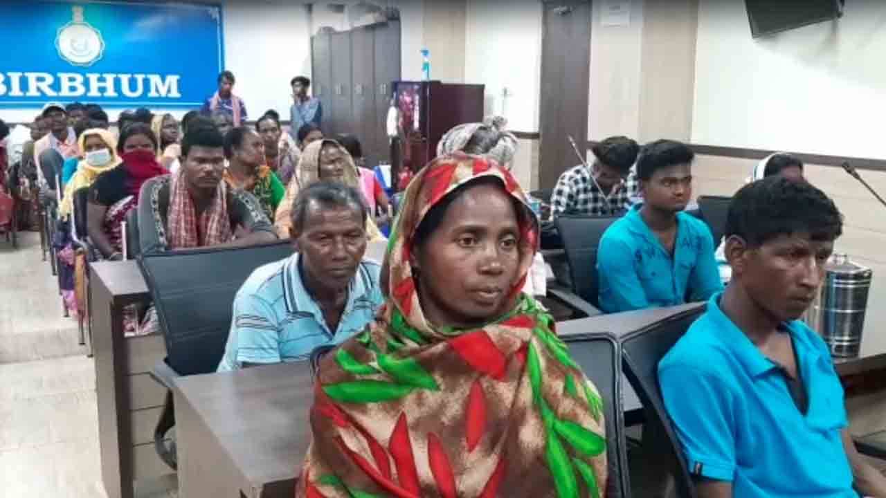 Deucha Pachami: উৎসাহী হয়ে দেউচায় জমি দিচ্ছেন অনেকেই, ফের শতাধিক পাট্টা প্রদান