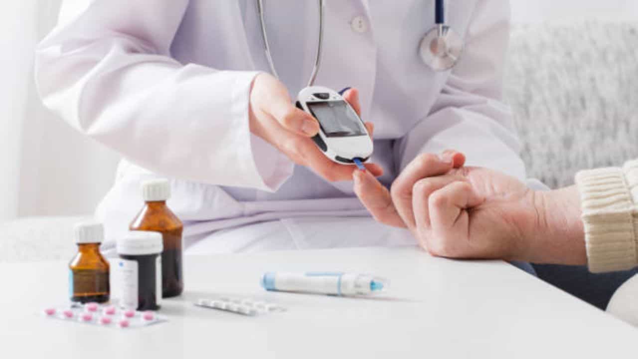 Blood Sugar: এই ৫ খাবার বাদ দিলেই জীবনে ছুঁতেও পারবে না সুগার! Blood Sugar: এই ৫ খাবার বাদ দিলেই জীবনে ছুঁতেও পারবে না সুগার!