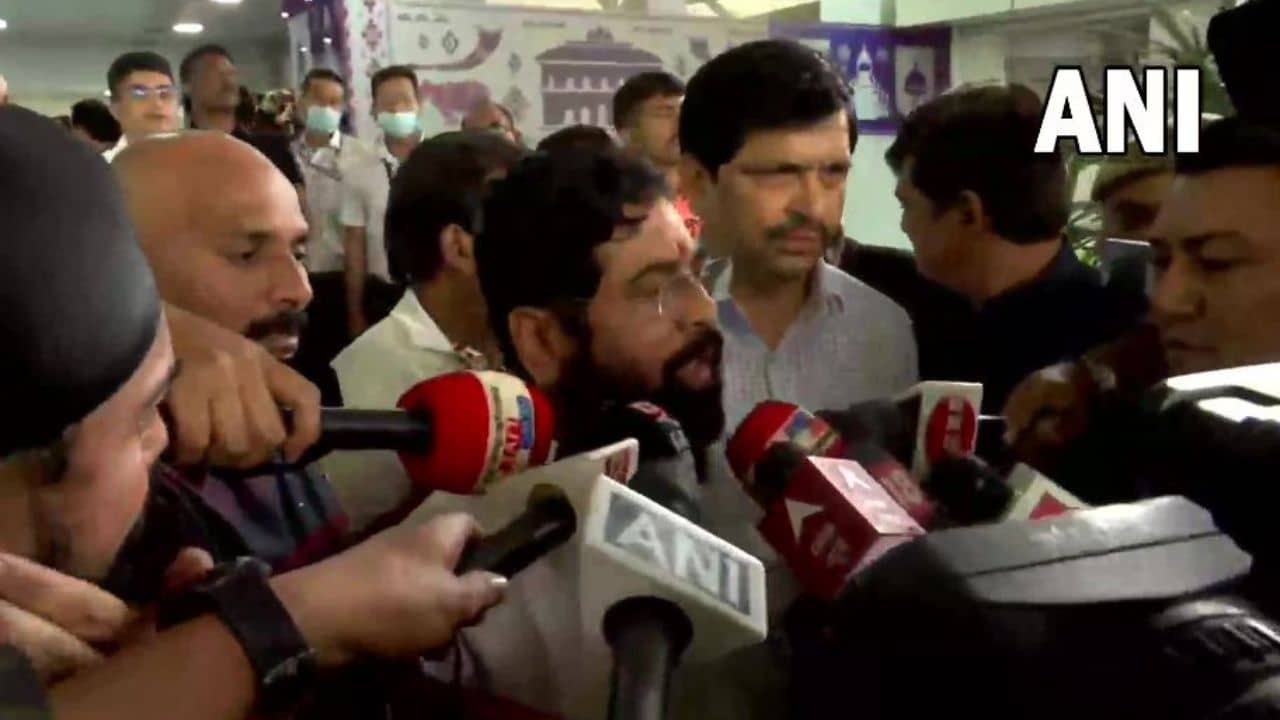 Shiv Sena Rebel MLA: মহা সঙ্কটে নয়া মোড়, বিক্ষুব্ধ শিবসেনা বিধায়কদের অসমে স্বাগত জানালেন বিজেপি বিধায়কেরা!