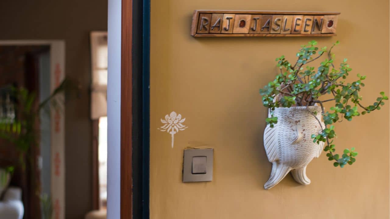 Vastu Tips: নতুন ফ্ল্যাট সাজিয়েছেন বাস্তু মেনে? নেমপ্লেট লাগানোর বিষয়ে এই ভুলগুলো করেননি তো!